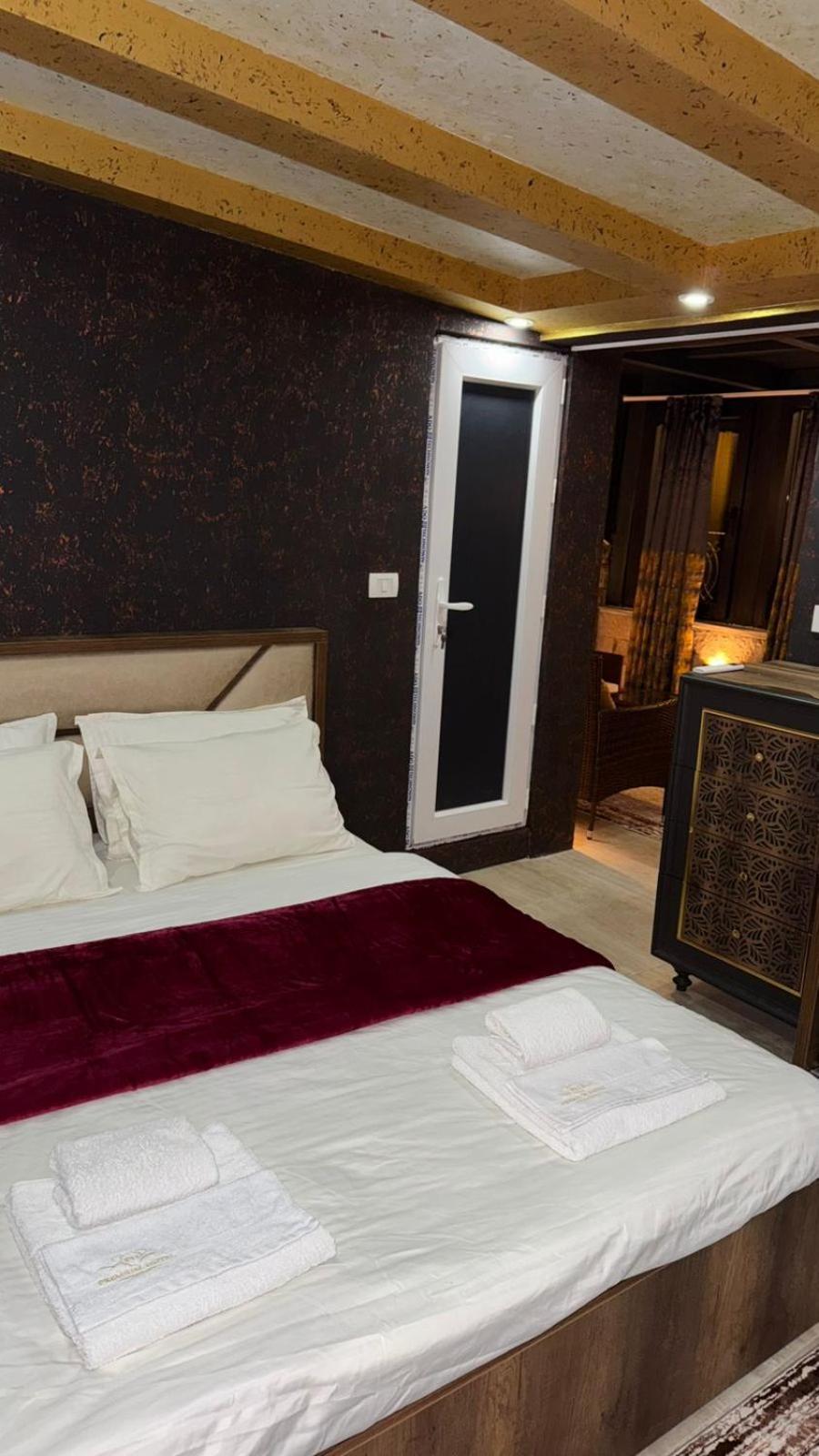 Hotel Premium Pristina Eksteriør billede